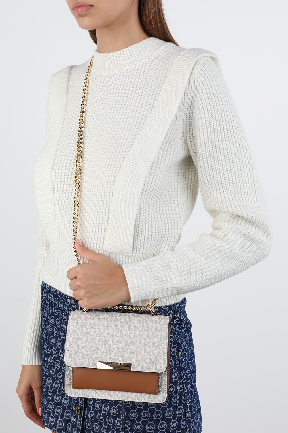 תמונת כל הלוק של Jade XS Logo and Leather Crossbody Bag in Vanilla